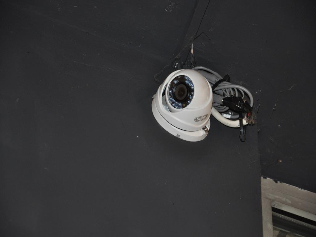 Gepflegte Ladeneinrichtung sowie exklusive Dekorationsartikel einer Blumenboutique-6