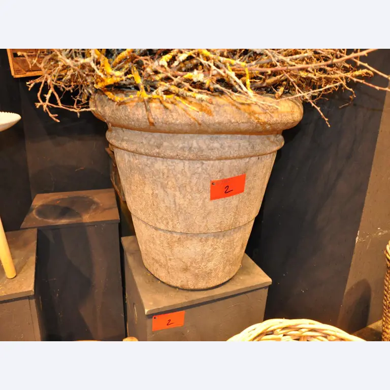 Well-maintained shop furnishings and exclusive decorative articles of a florist shop-6