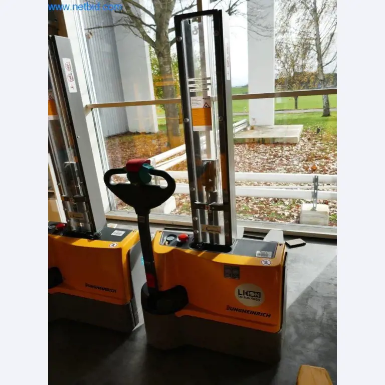 Machines et équipement d'une imprimerie-1