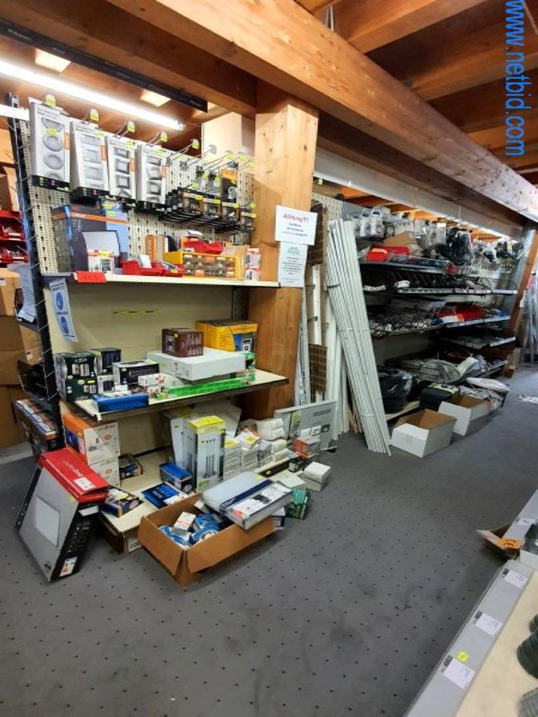 Stroji in zaloge trgovca z lesom in gradbenega podjetja-1