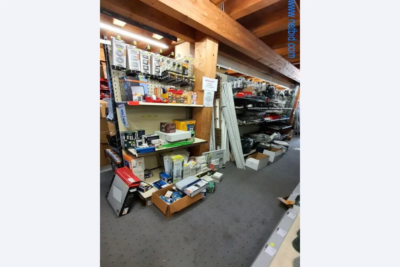 Máquinas e inventários de um comerciante de madeira e de construção-1