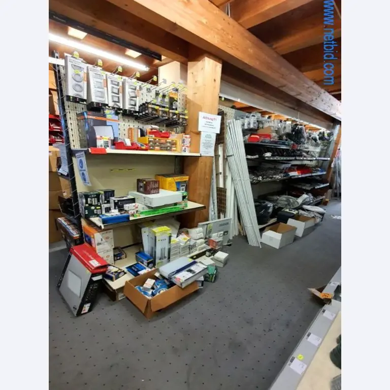 Máquinas e inventários de um comerciante de madeira e de construção-1