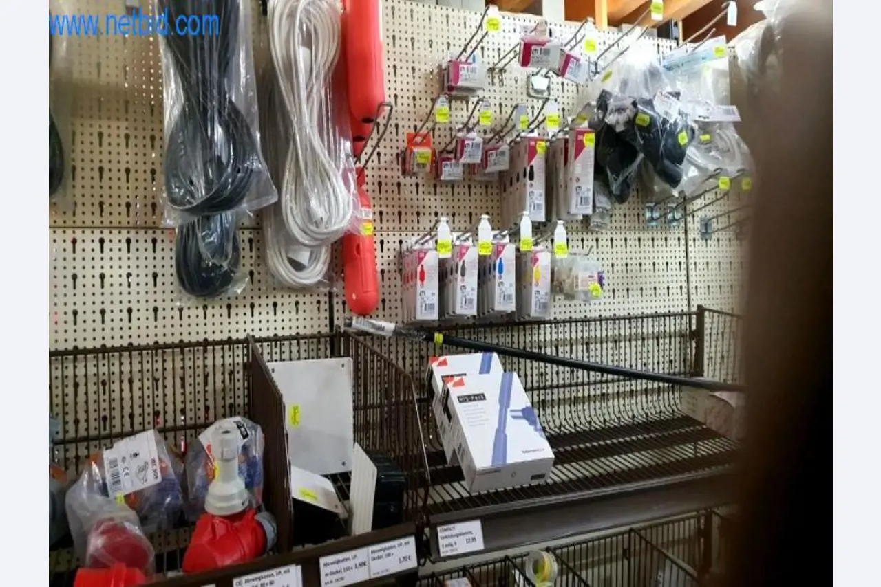 Máquinas e inventários de um comerciante de madeira e de construção-4