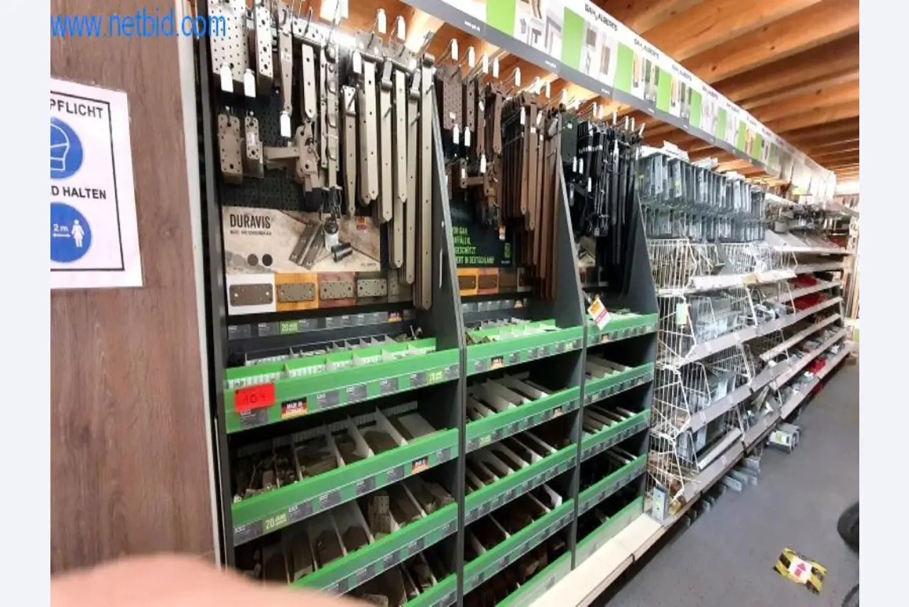 Máquinas e inventários de um comerciante de madeira e de construção-1