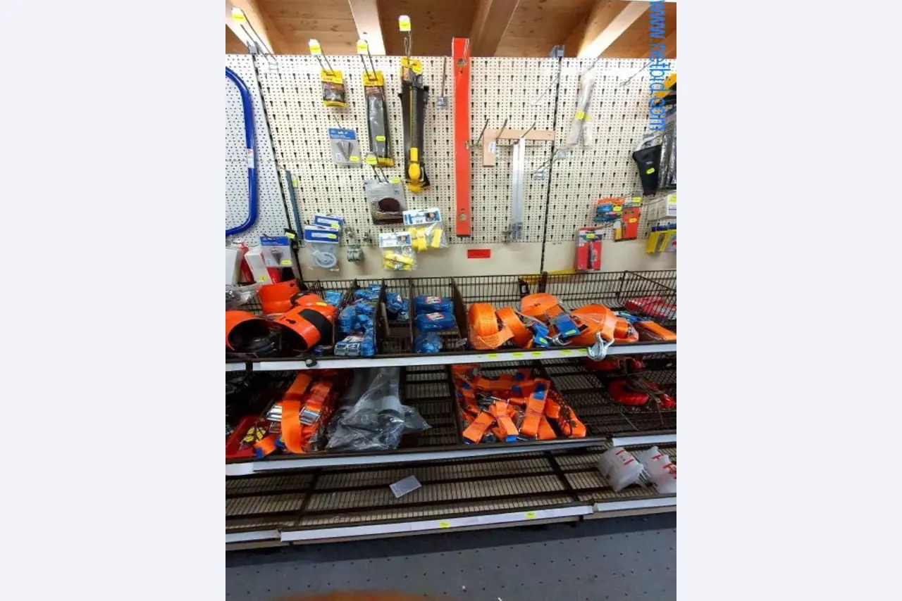 Máquinas e inventários de um comerciante de madeira e de construção-5