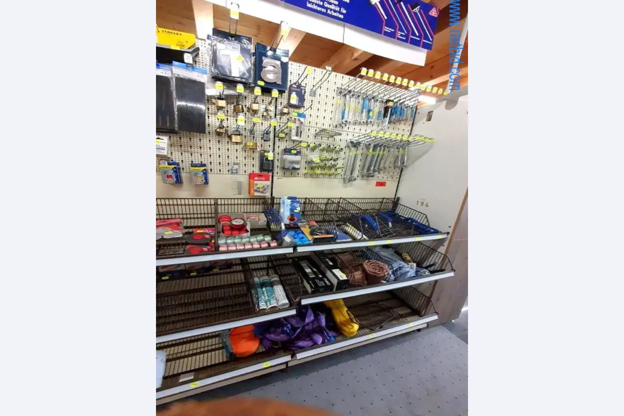 Máquinas e inventários de um comerciante de madeira e de construção-6