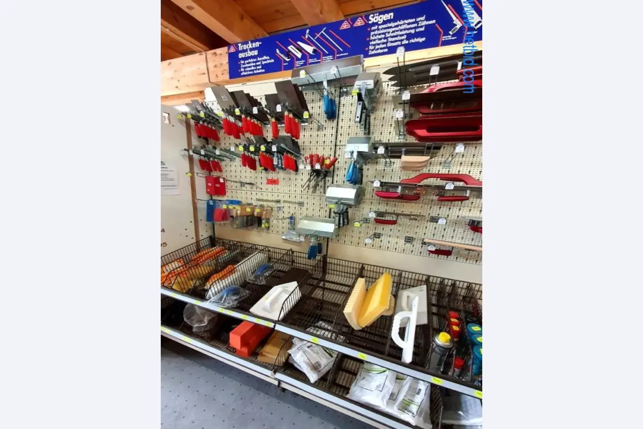 Máquinas e inventários de um comerciante de madeira e de construção-5