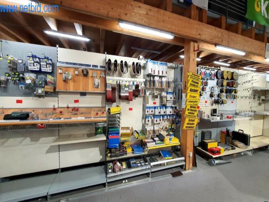 Maschinen und Warenbestände eines Holz- und Baufachmarktes-1