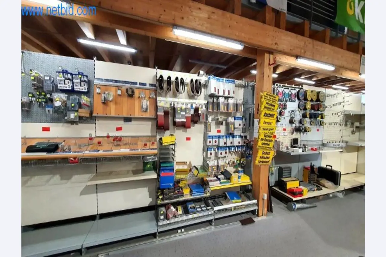 Máquinas e inventários de um comerciante de madeira e de construção-1