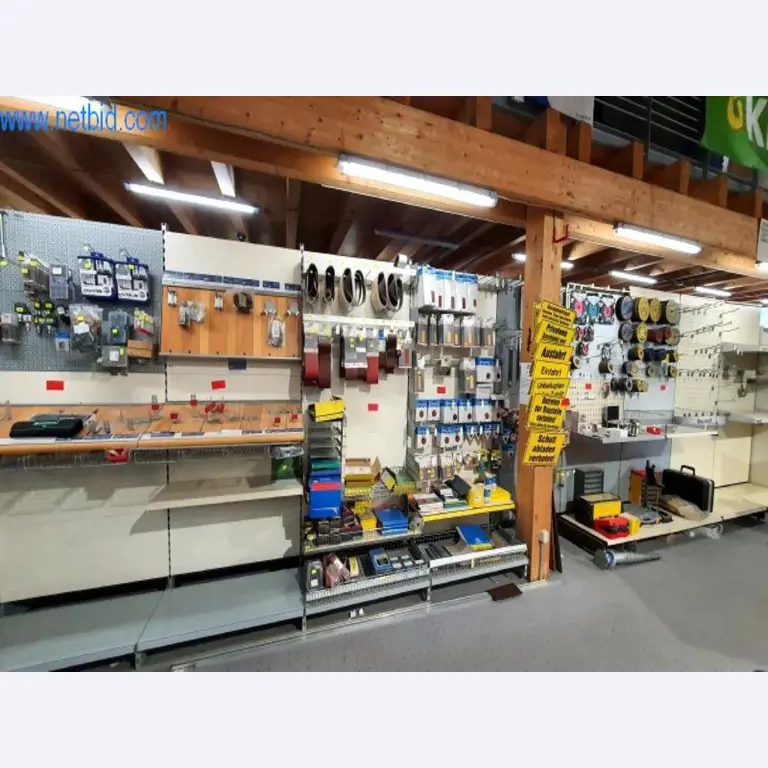 Máquinas e inventários de um comerciante de madeira e de construção-1