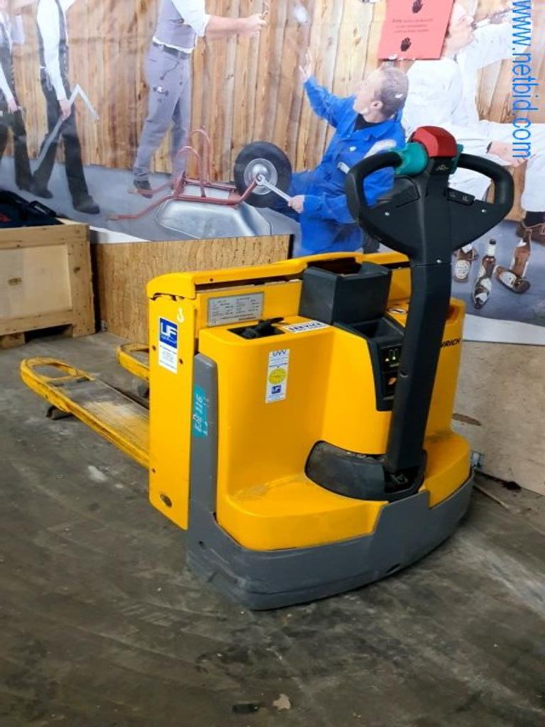 Maschinen und Warenbestände eines Holz- und Baufachmarktes-1