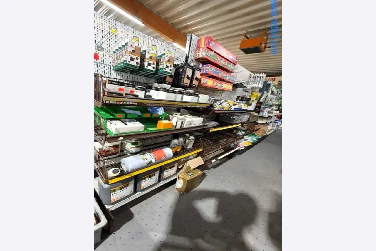 Maschinen und Warenbestände eines Holz- und Baufachmarktes-1