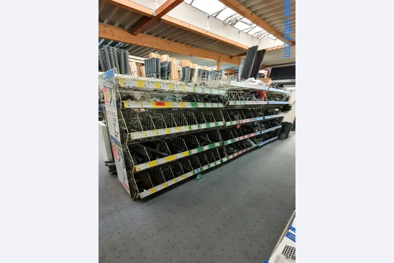 Maschinen und Warenbestände eines Holz- und Baufachmarktes-1