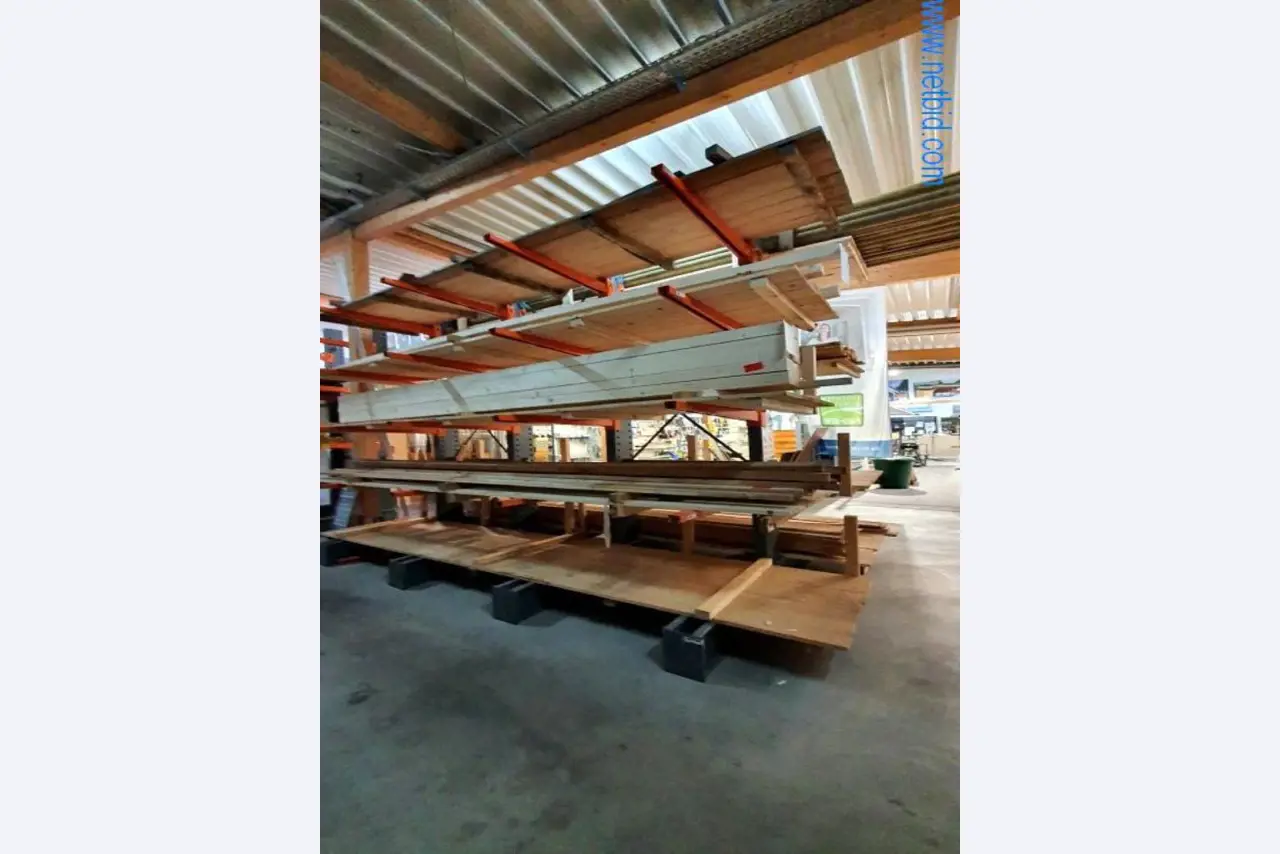 Maschinen und Warenbestände eines Holz- und Baufachmarktes-1