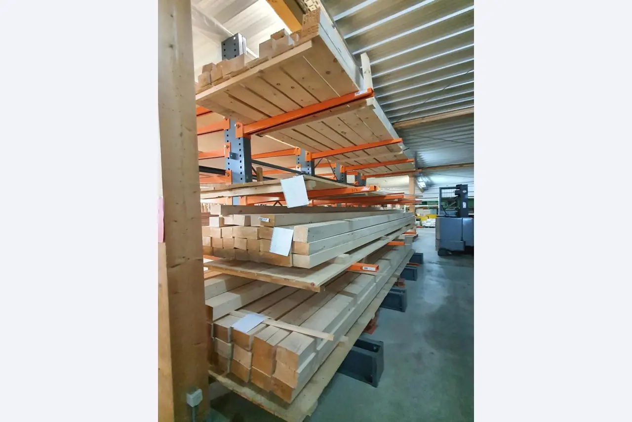 Maschinen und Warenbestände eines Holz- und Baufachmarktes-3