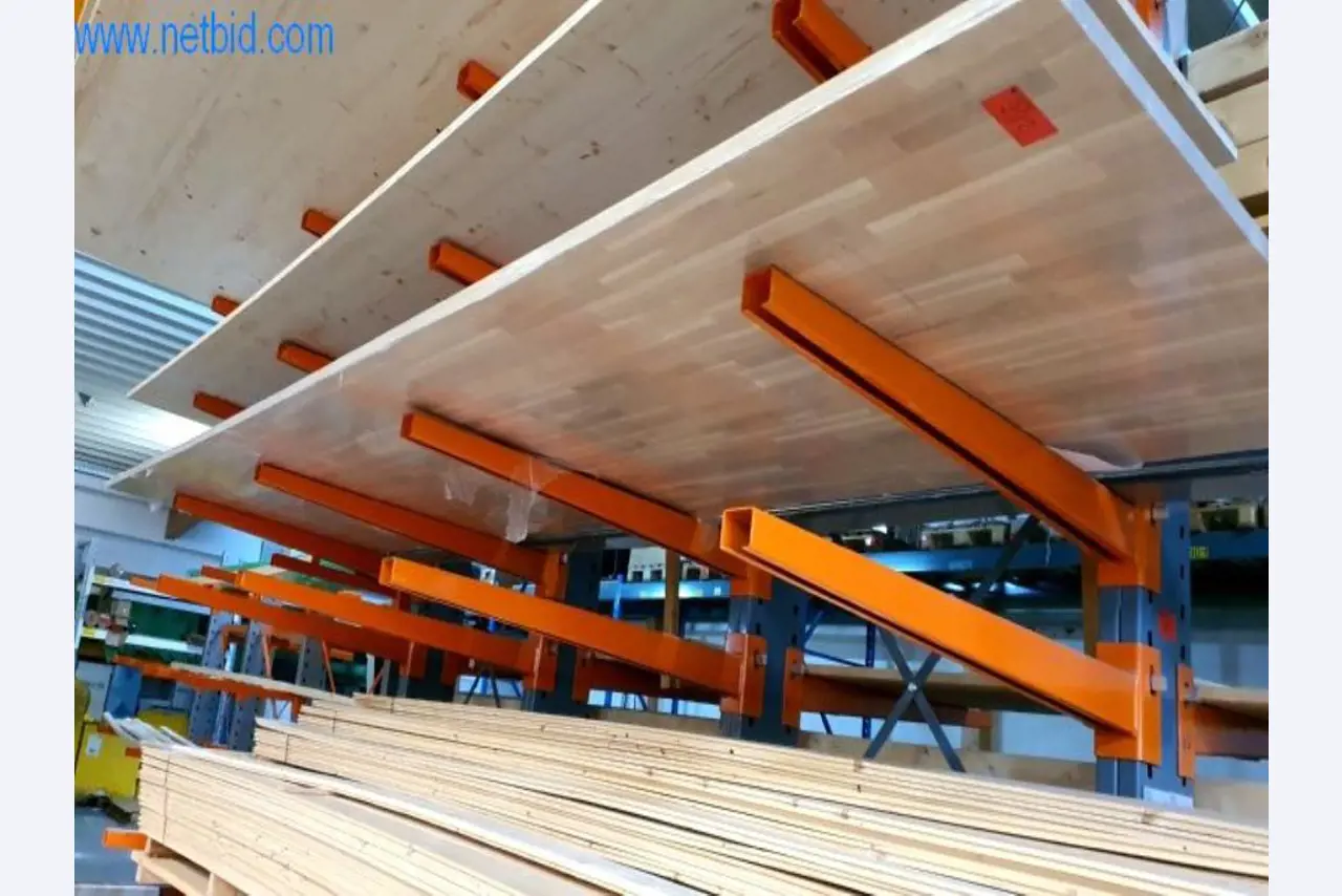 Máquinas e inventários de um comerciante de madeira e de construção-1