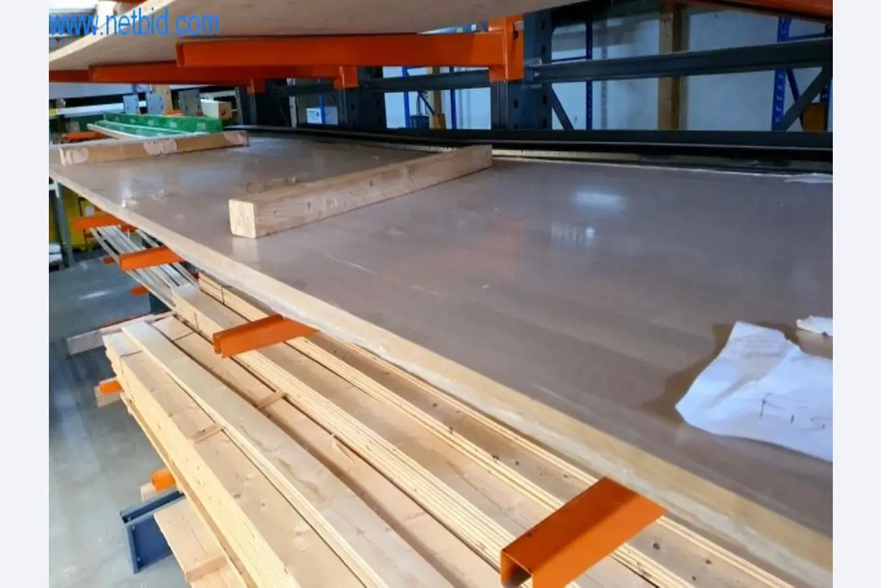 Máquinas e inventários de um comerciante de madeira e de construção-2