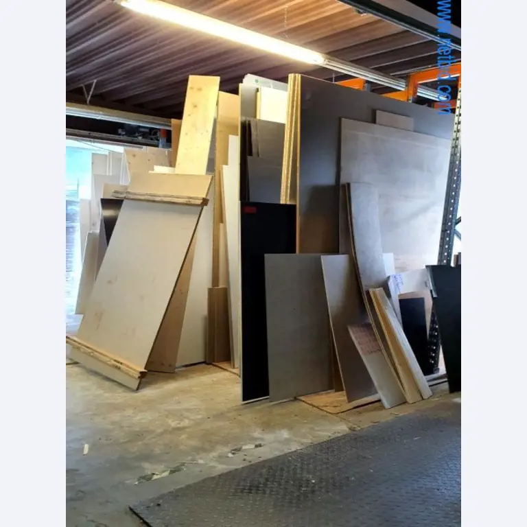 Maschinen und Warenbestände eines Holz- und Baufachmarktes-1