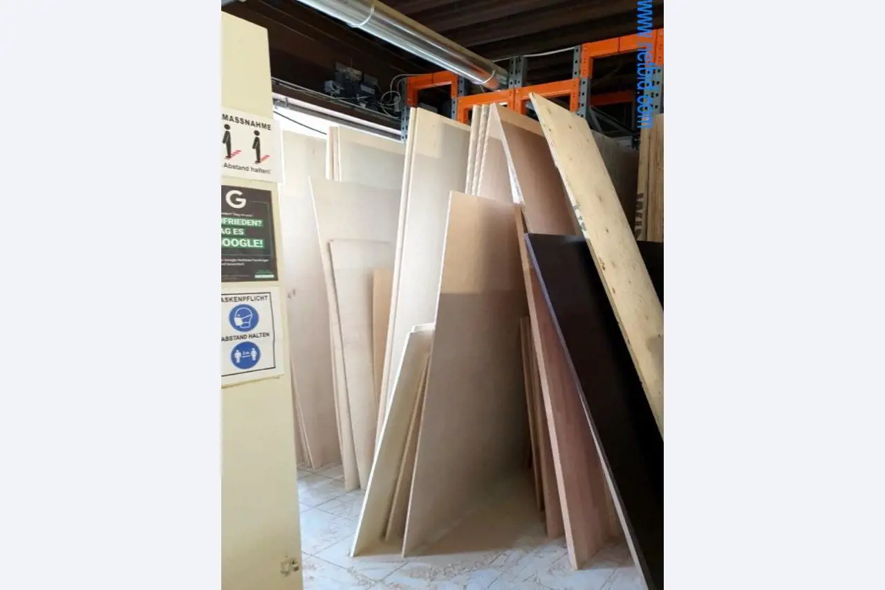 Maschinen und Warenbestände eines Holz- und Baufachmarktes-2