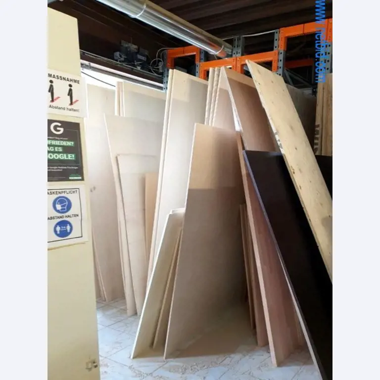 Maschinen und Warenbestände eines Holz- und Baufachmarktes-2