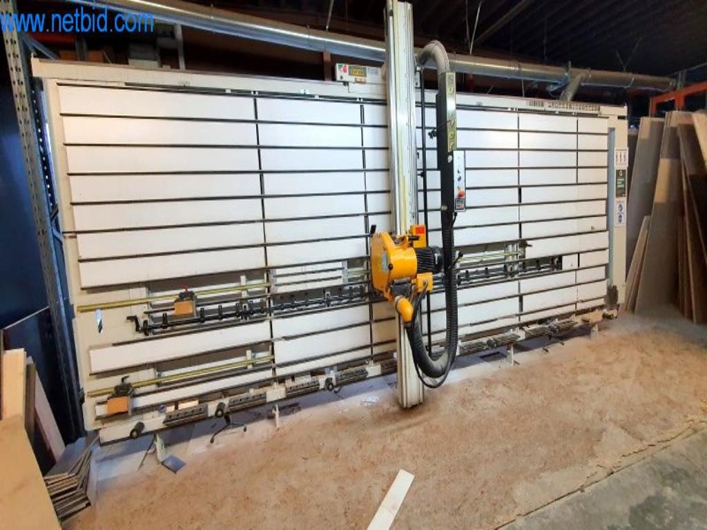 Maschinen und Warenbestände eines Holz- und Baufachmarktes-1