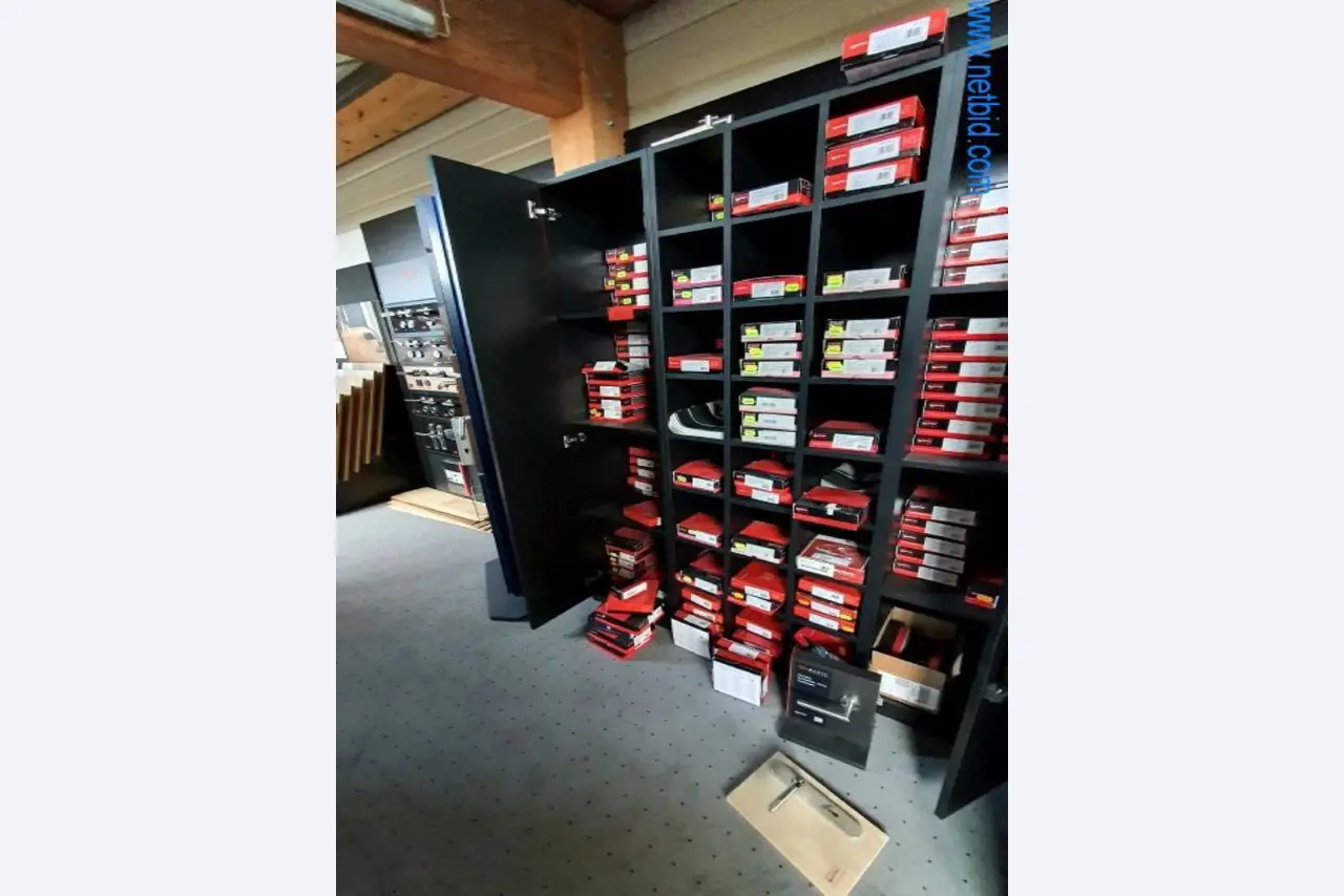 Maschinen und Warenbestände eines Holz- und Baufachmarktes-1