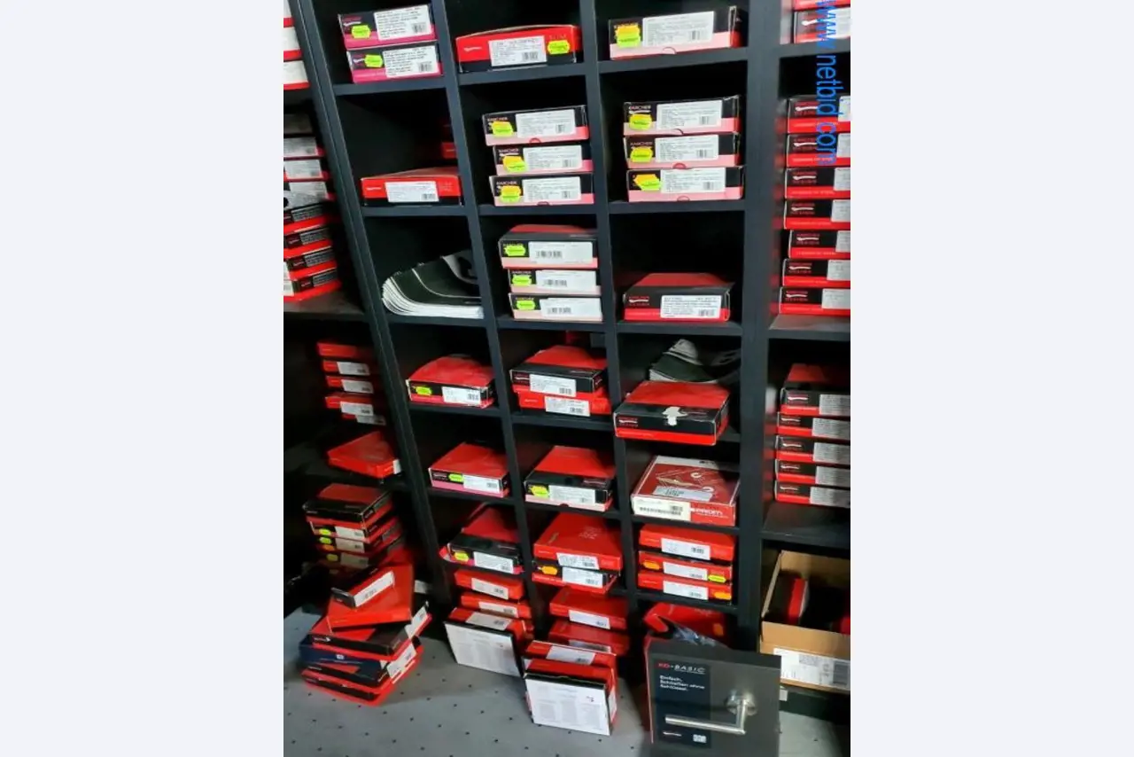 Maschinen und Warenbestände eines Holz- und Baufachmarktes-2