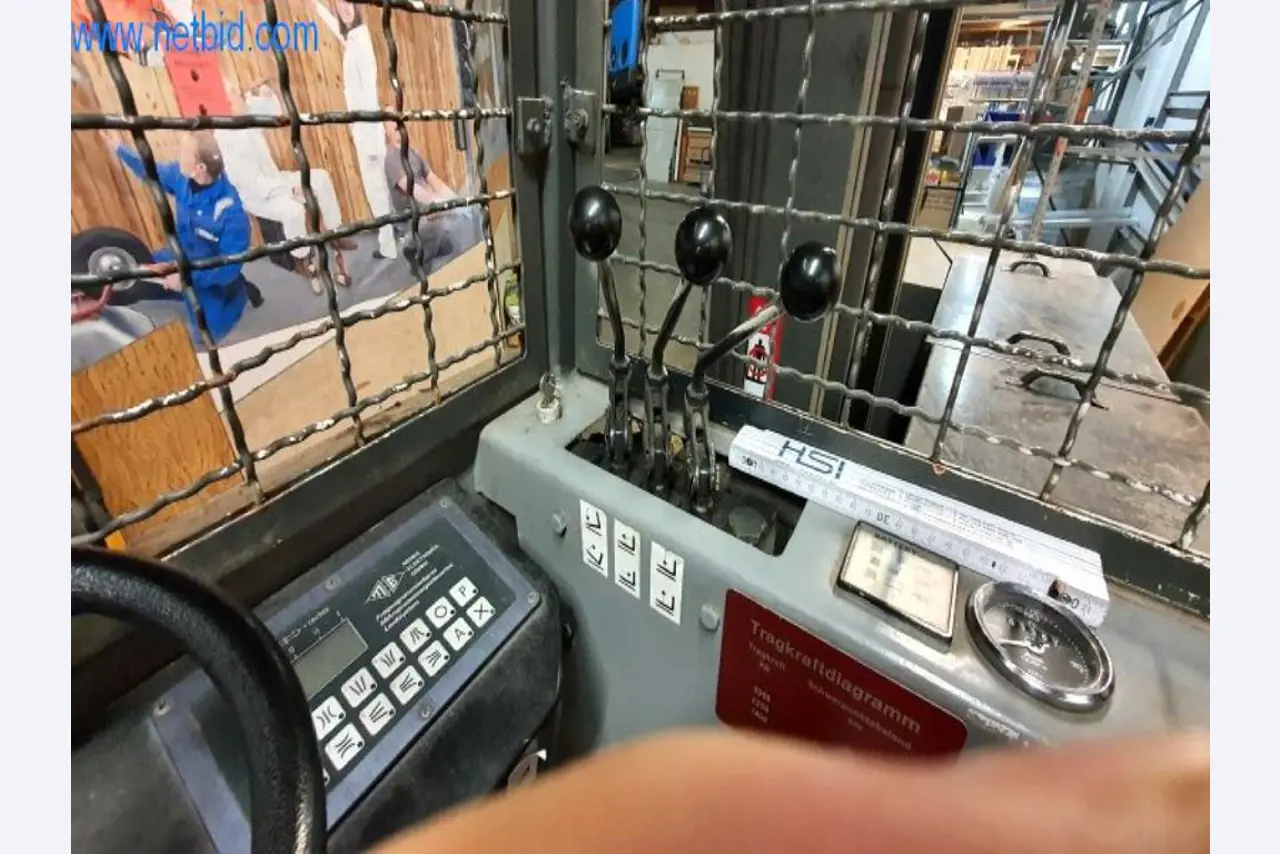 Máquinas e inventários de um comerciante de madeira e de construção-4