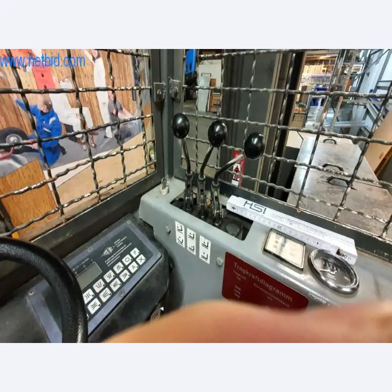 Máquinas e inventários de um comerciante de madeira e de construção-4