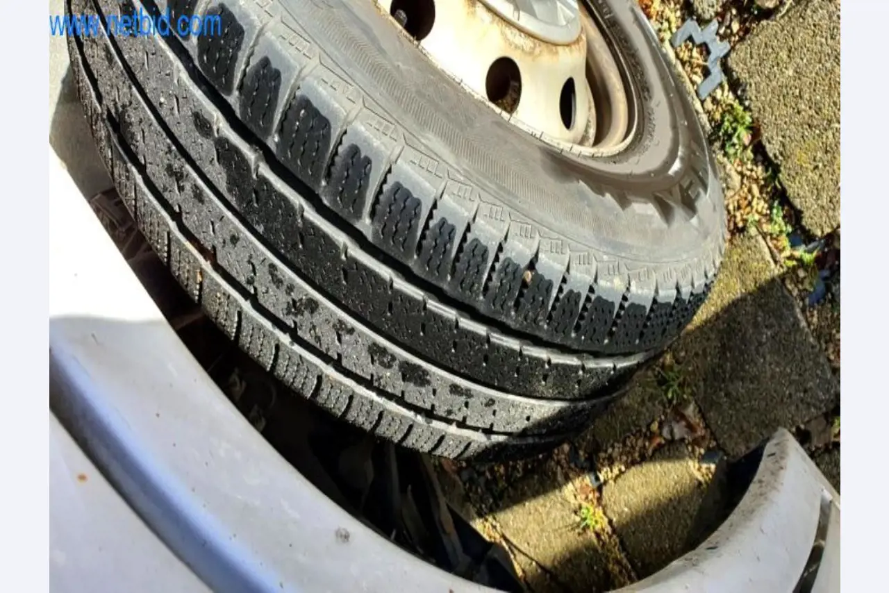 Máquinas e inventários de um comerciante de madeira e de construção-18