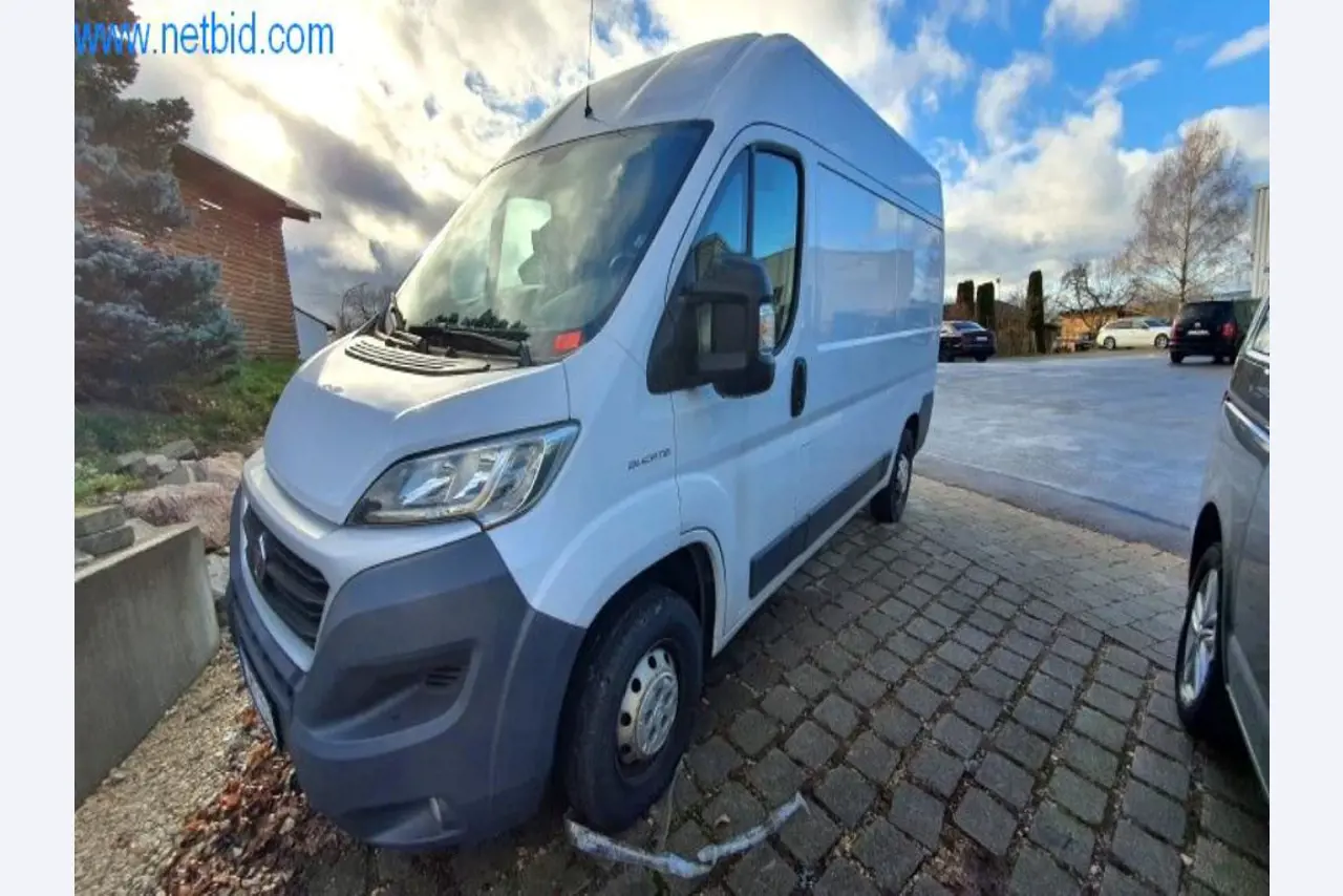 Máquinas e inventários de um comerciante de madeira e de construção-1