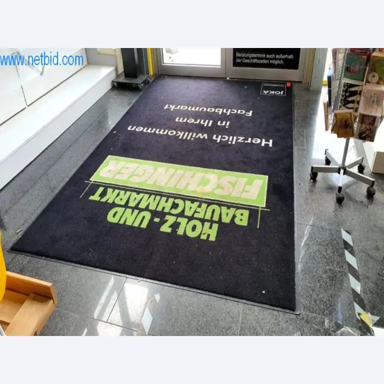 Machines et stocks de marchandises d'un magasin spécialisé dans le bois et la construction-1