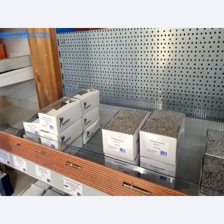 Máquinas e inventários de um comerciante de madeira e de construção-4