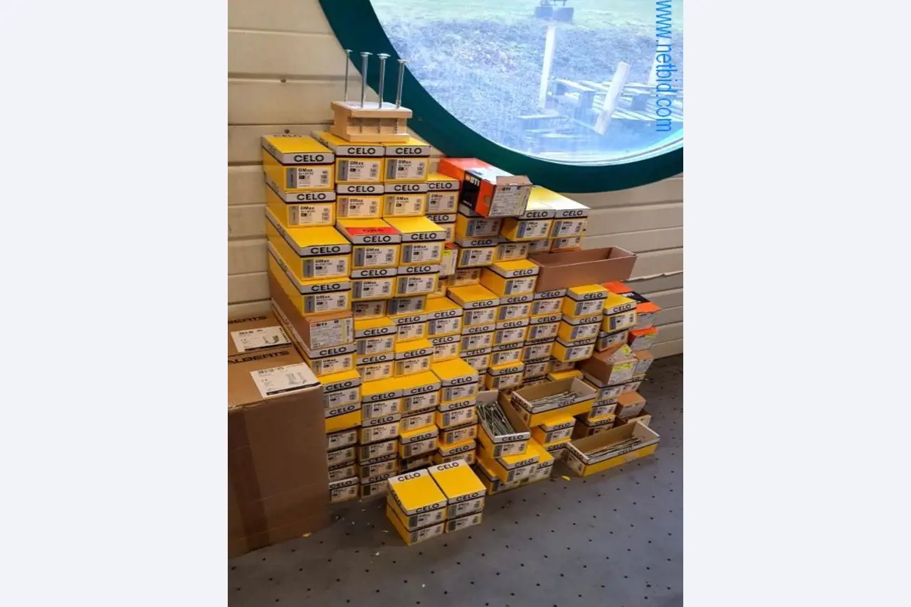 Máquinas e inventários de um comerciante de madeira e de construção-1