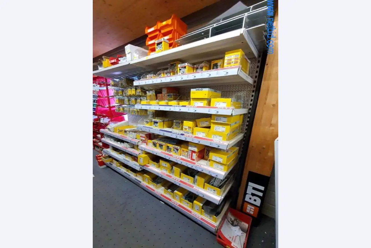 Máquinas e inventários de um comerciante de madeira e de construção-1