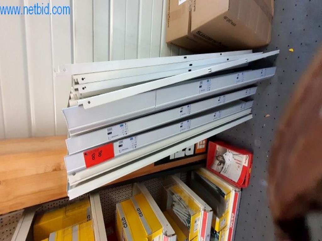 Machines et stocks de marchandises d'un magasin spécialisé dans le bois et la construction-2