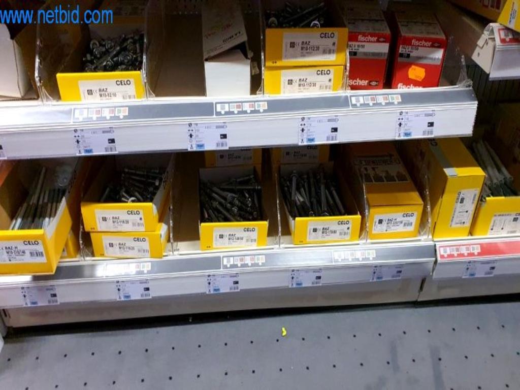 Machines et stocks de marchandises d'un magasin spécialisé dans le bois et la construction-4