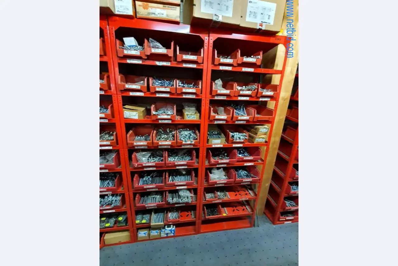 Maschinen und Warenbestände eines Holz- und Baufachmarktes-1