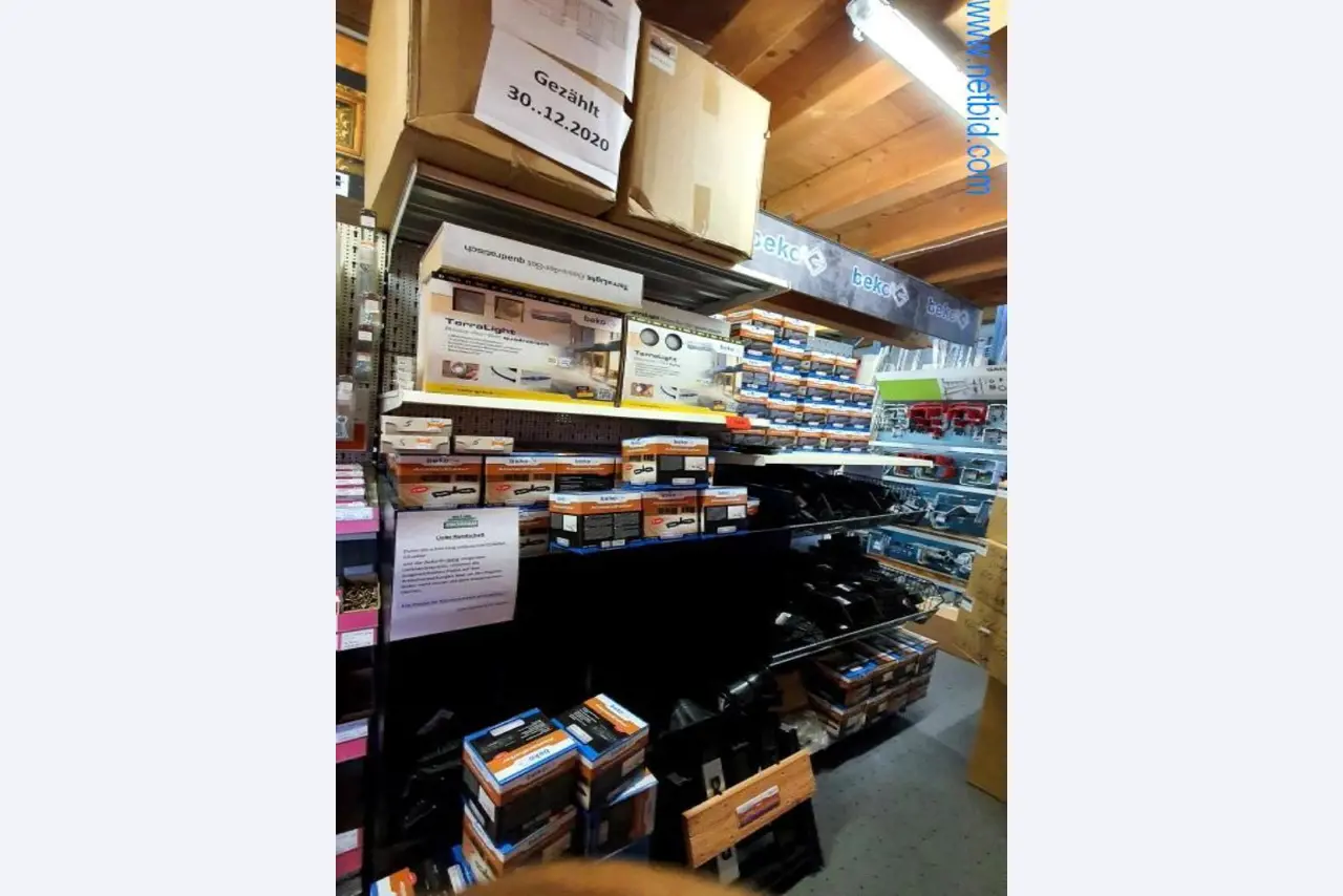 Máquinas e inventários de um comerciante de madeira e de construção-1