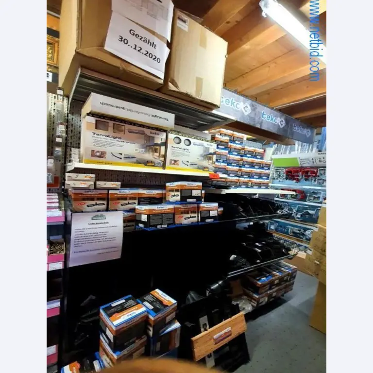 Máquinas e inventários de um comerciante de madeira e de construção-1