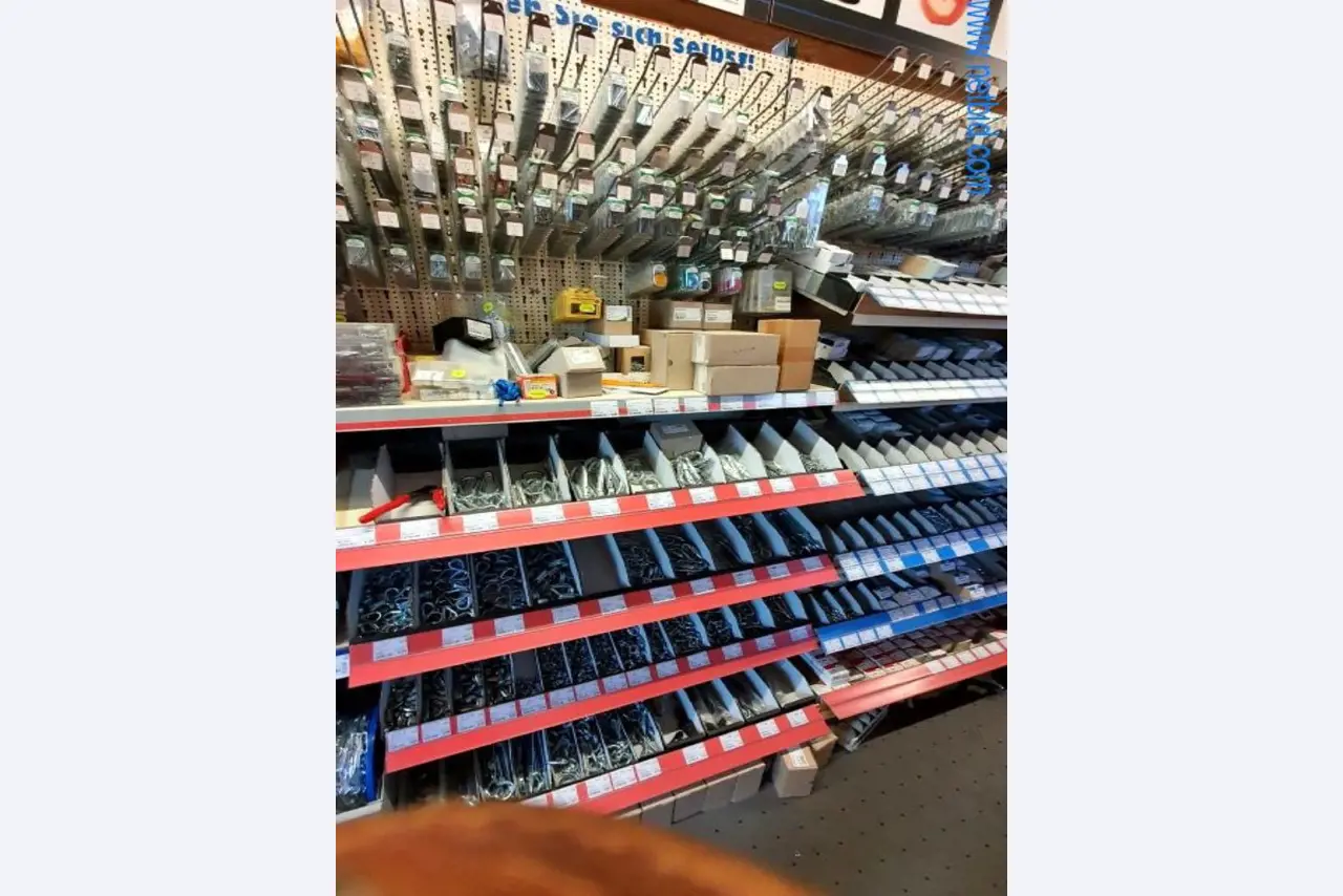 Maquinaria e inventarios de un maderero y constructor-5