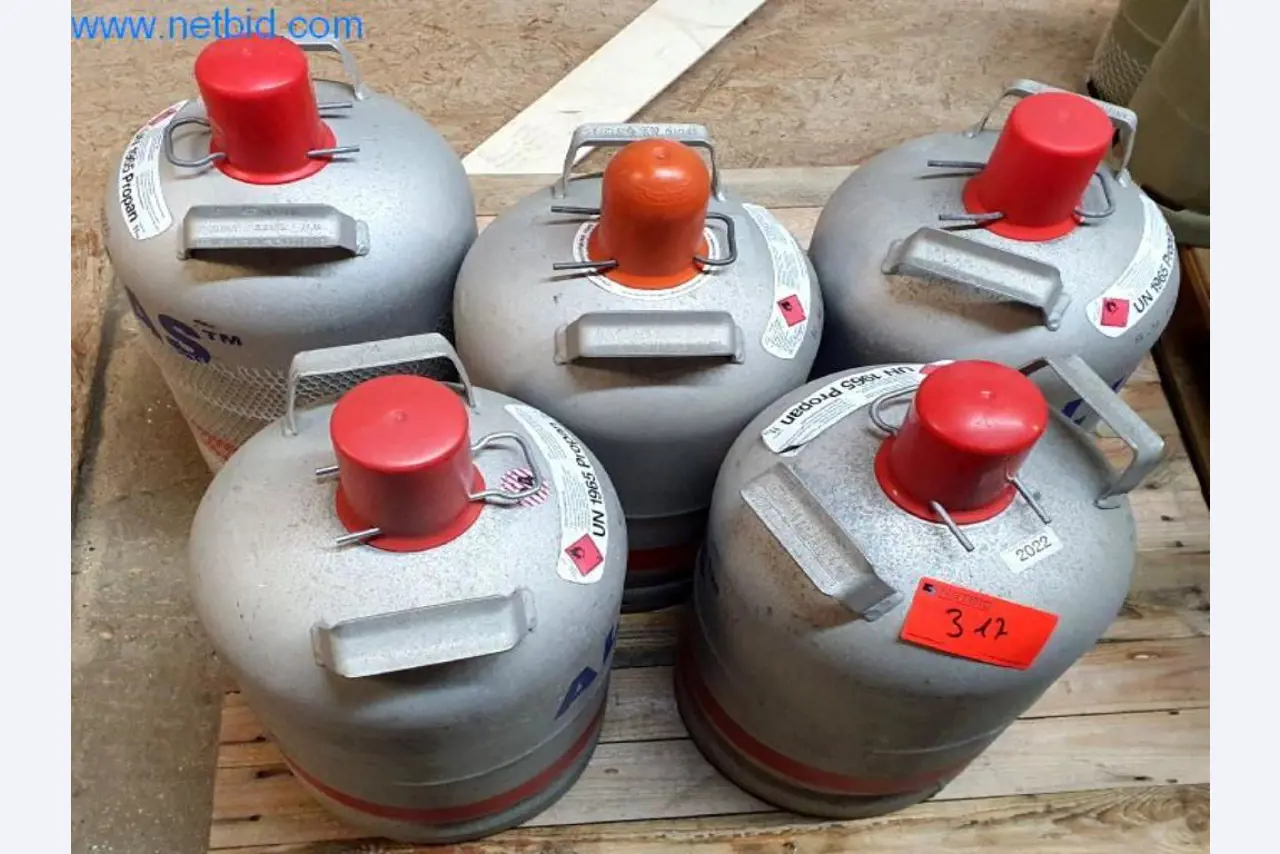 Máquinas e inventários de um comerciante de madeira e de construção-1