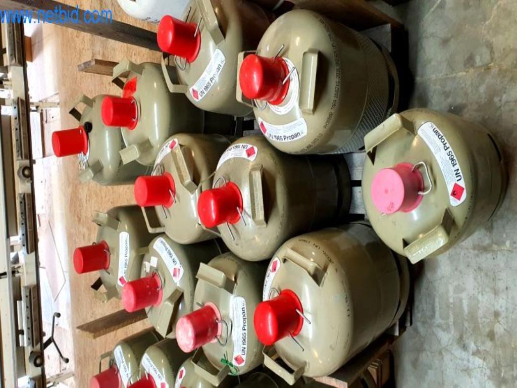 Maschinen und Warenbestände eines Holz- und Baufachmarktes-1