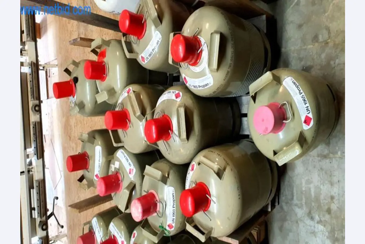 Máquinas e inventários de um comerciante de madeira e de construção-1