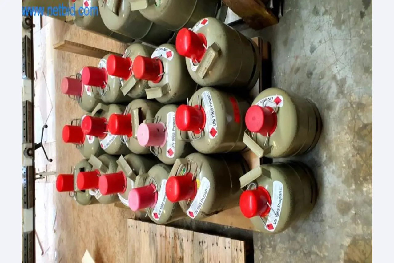 Máquinas e inventários de um comerciante de madeira e de construção-1