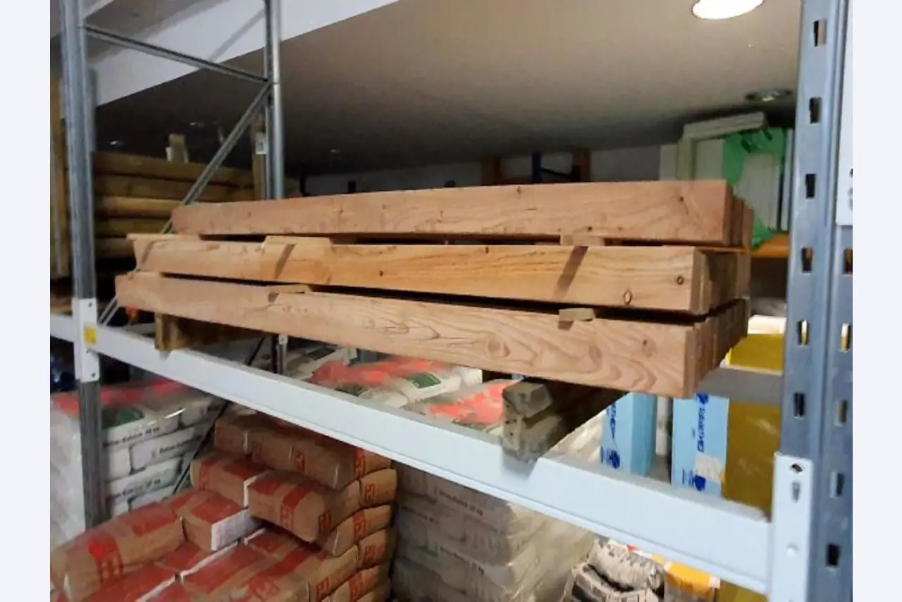 Máquinas e inventários de um comerciante de madeira e de construção-14