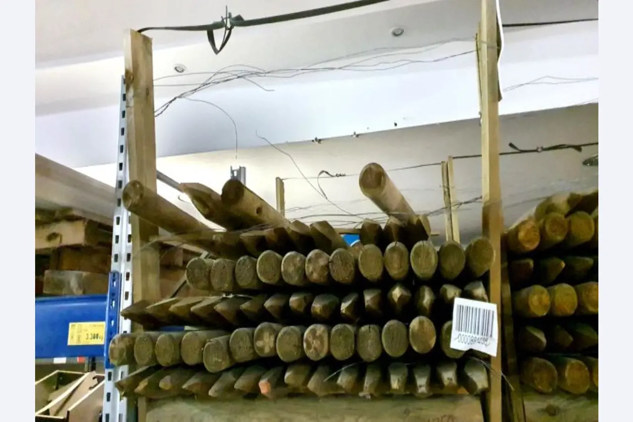 Máquinas e inventários de um comerciante de madeira e de construção-1