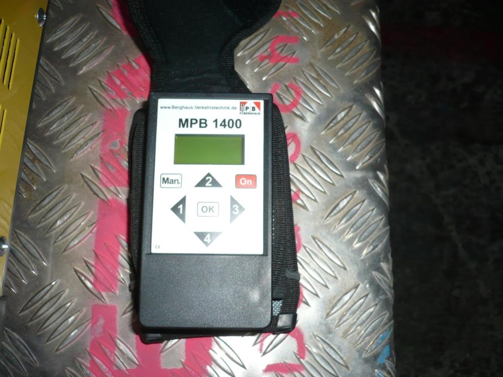 Ampeln für Einbahnwechselverkehr und Fallgewichtsprüfgeräte -3