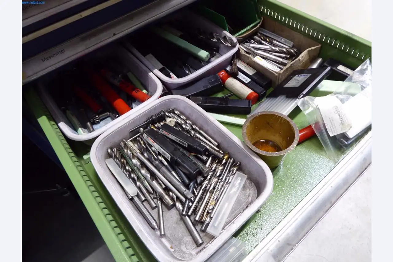 Stroje a zařízení pro obrábění kovů a zdravotnickou techniku-10