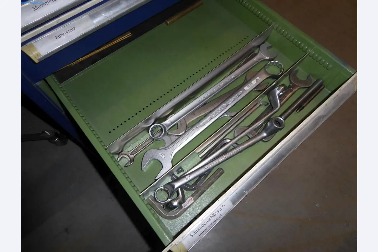 Stroje a zařízení pro obrábění kovů a zdravotnickou techniku-11